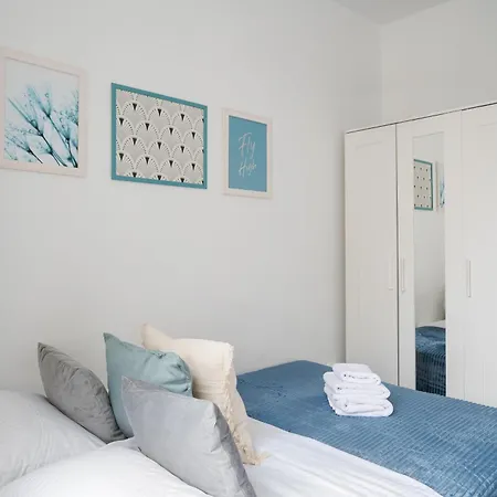 Tamka Powisle Blue Apartment Warsaw